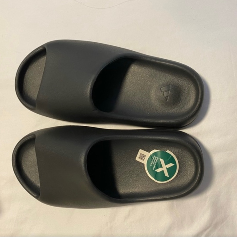 Yezzy Slides in Onyx